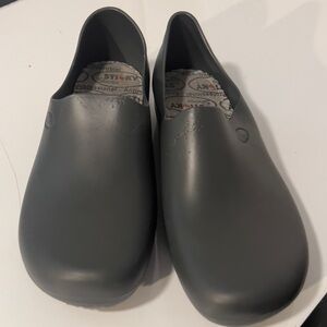 Gray Sticky Shoes Slip-On - nonslip Women’s Size 9B